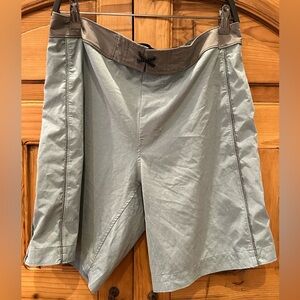 Manduka Men’s Yoga Athletic Stretch Shorts gray/ blue  size L